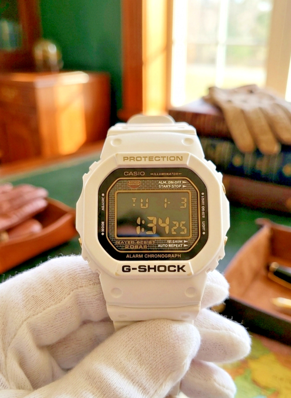 Casio G-Shock DW-5625B 25th Anniversary Mens Watch White Gold Resin Stainless